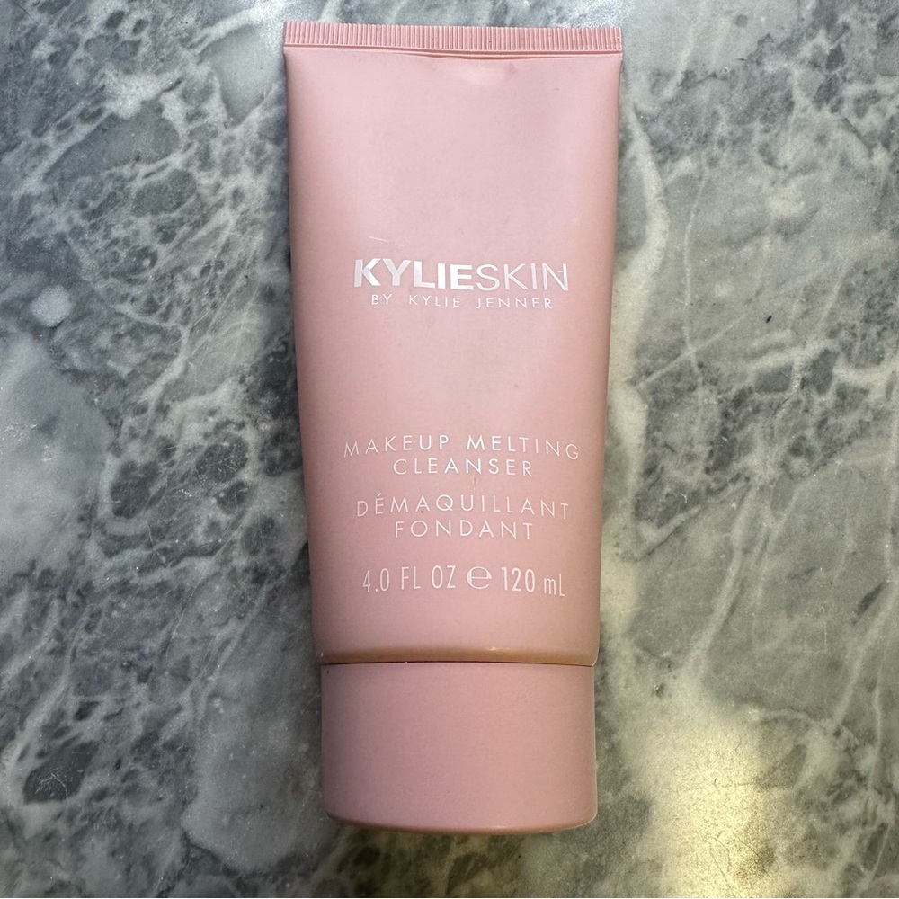Kylie Skin‎ Makeup Melting Cleanser